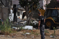 بالفيديو: معاول الهدم التابعة لدائرة اراضي اسرائيل تهدم اجزاءً من ثلاث منازل بيافا